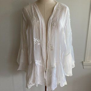 JOHNNY WAS White embroidered blouse w/ belt